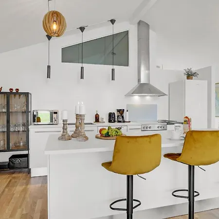 4 Bedroom Stunning In Skjern Vakantiehuis Lem (Midtjylland)